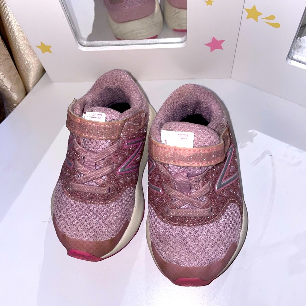 New balance Sneakers size 4 baby girls